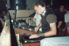 Liam Howlett DJing